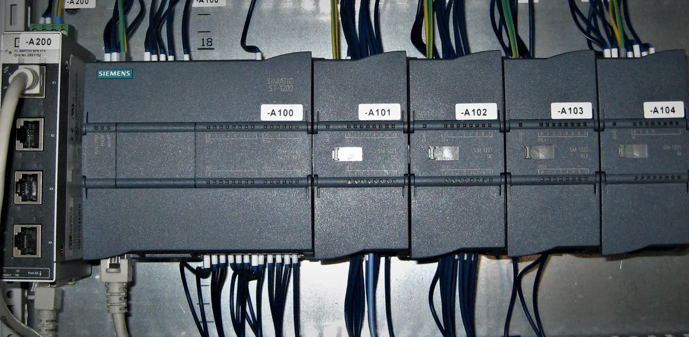 SPS-Steuerung im Schaltschrank der Turbinensteuerung